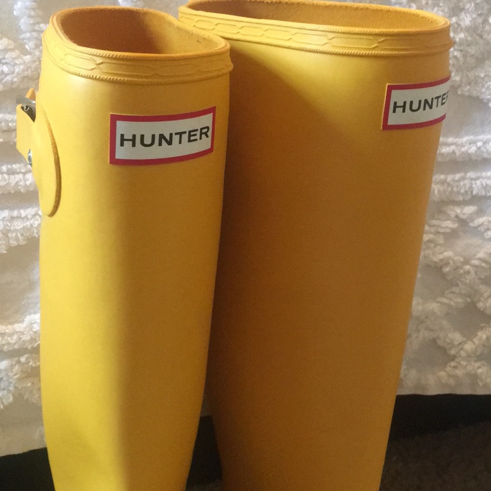Tall original yellow Hunter Rain Boots - Picture 2 of 2